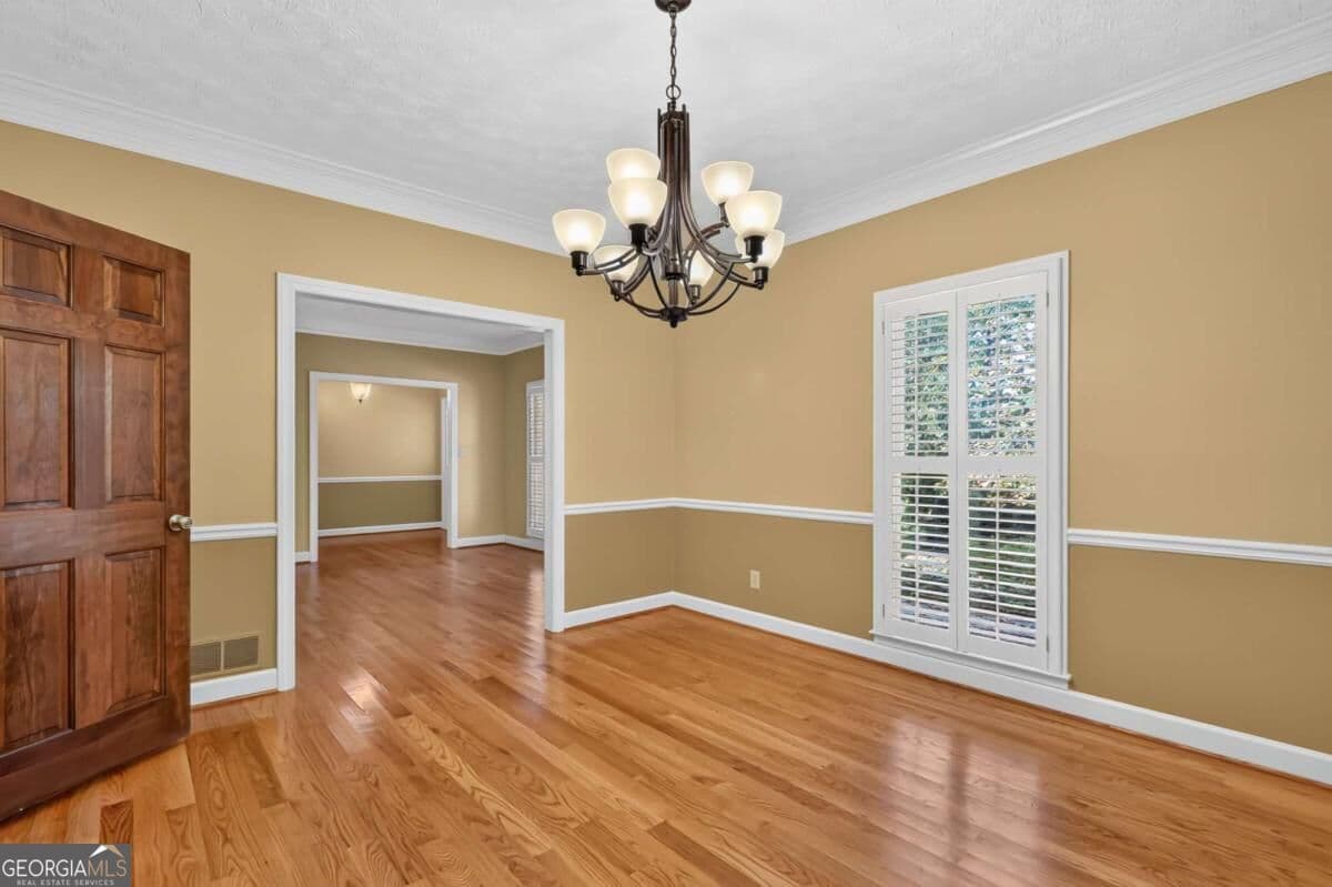 6 bedroom, 3.5 bathroom, 3,944 sq ft single family residence for sale at 535 Autumn Wood Close, Roswell, GA 30075 — photo 5