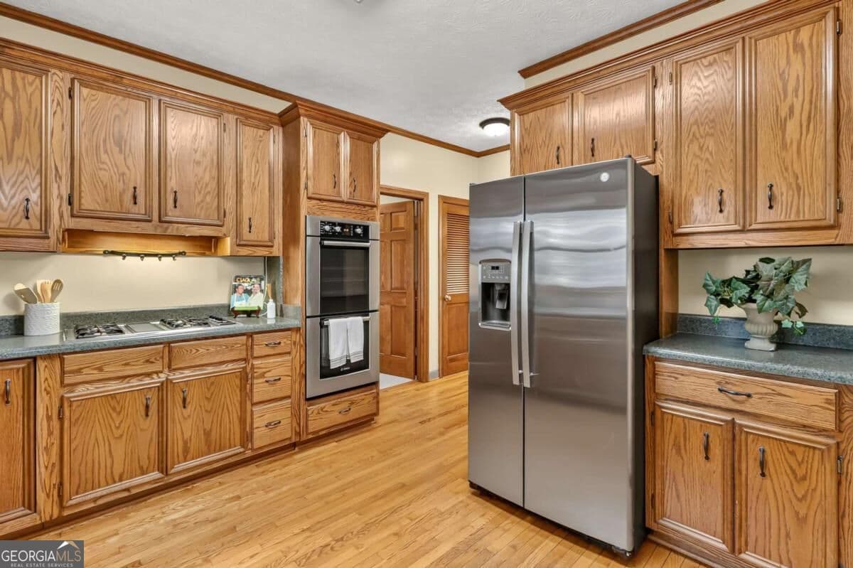 6 bedroom, 3.5 bathroom, 3,944 sq ft single family residence for sale at 535 Autumn Wood Close, Roswell, GA 30075 — photo 8