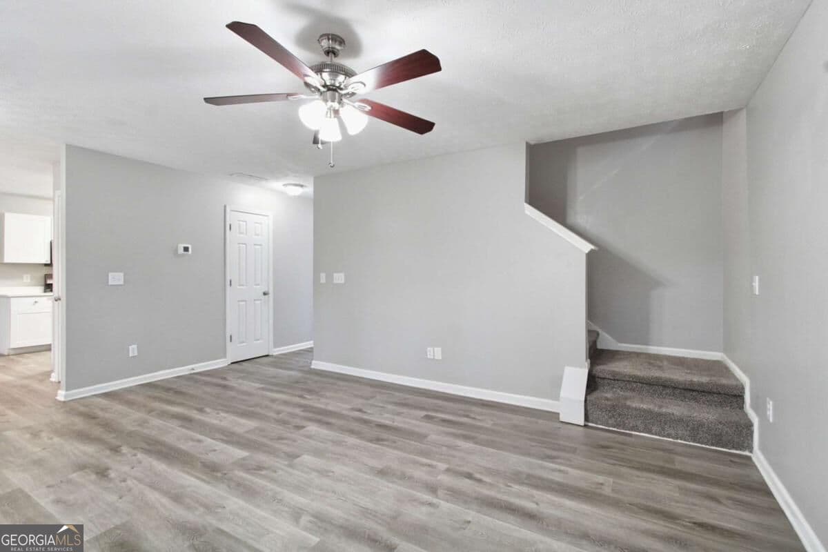 4 bedroom, 2.5 bathroom, 2,152 sq ft single family residence for sale at 5069 Abbotts Glen Way, Acworth, GA 30101 — photo 9