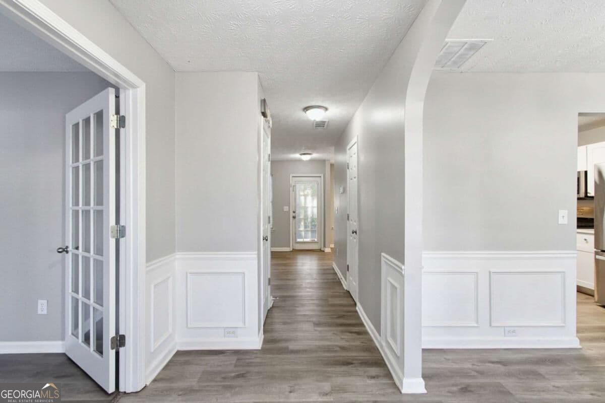 4 bedroom, 2.5 bathroom, 2,152 sq ft single family residence for sale at 5069 Abbotts Glen Way, Acworth, GA 30101 — photo 4