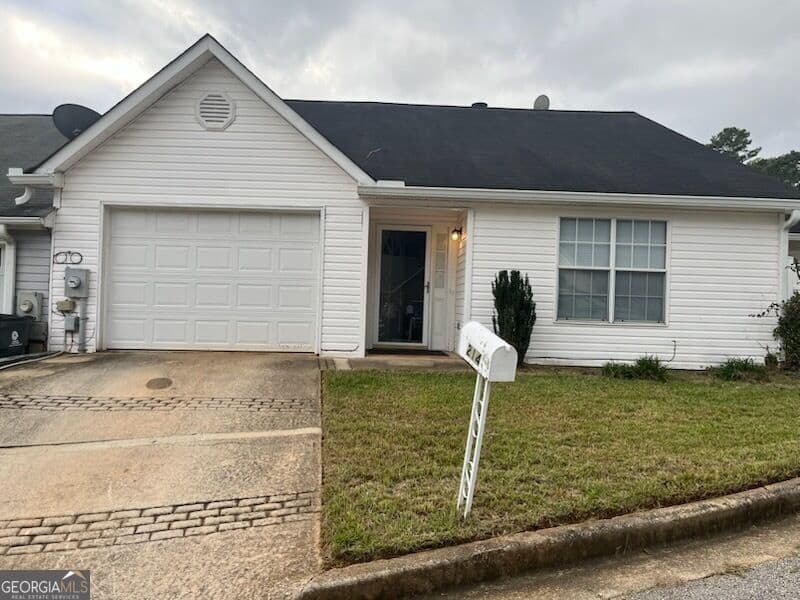 3 bedroom, 2.5 bathroom, 1,892 sq ft townhouse for rent at 214 Oak Circle, Stockbridge, GA 30281 for $1,975 a month