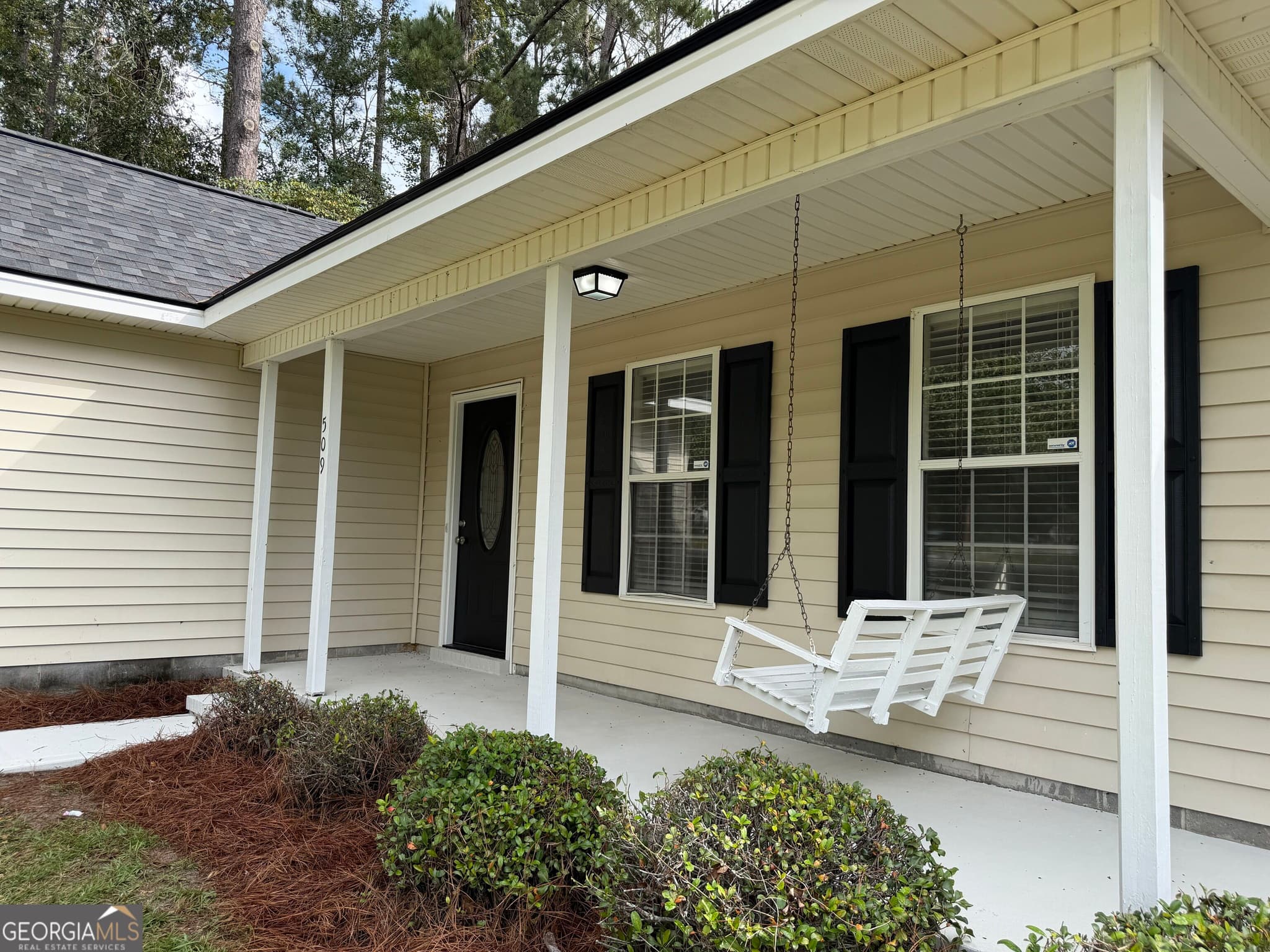 3 bedroom, 2 bathroom, 1,299 sq ft single family residence for sale at 509 Carriage Lane, Statesboro, GA 30458 — photo 2