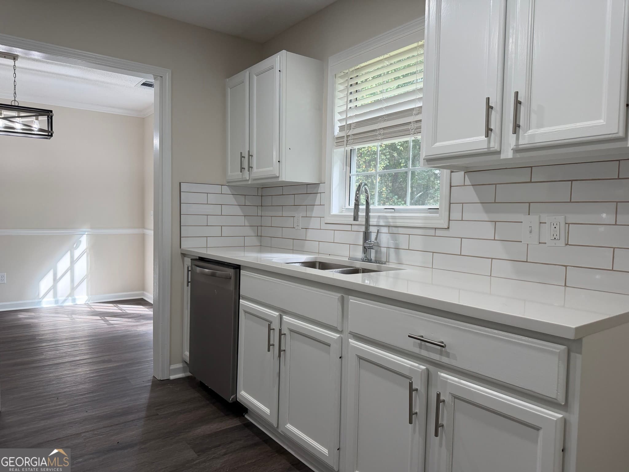 3 bedroom, 2 bathroom, 1,299 sq ft single family residence for sale at 509 Carriage Lane, Statesboro, GA 30458 — photo 6