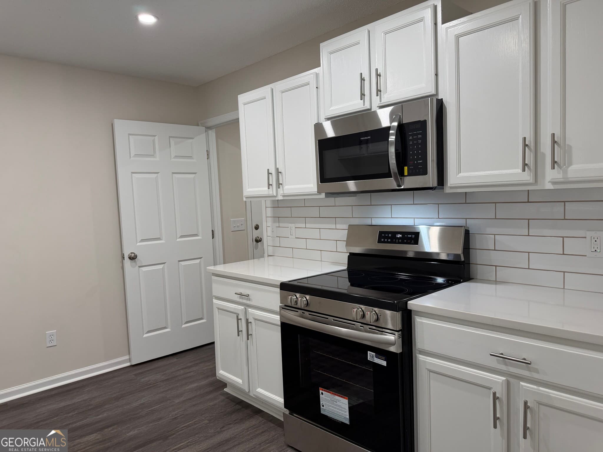 3 bedroom, 2 bathroom, 1,299 sq ft single family residence for sale at 509 Carriage Lane, Statesboro, GA 30458 — photo 3