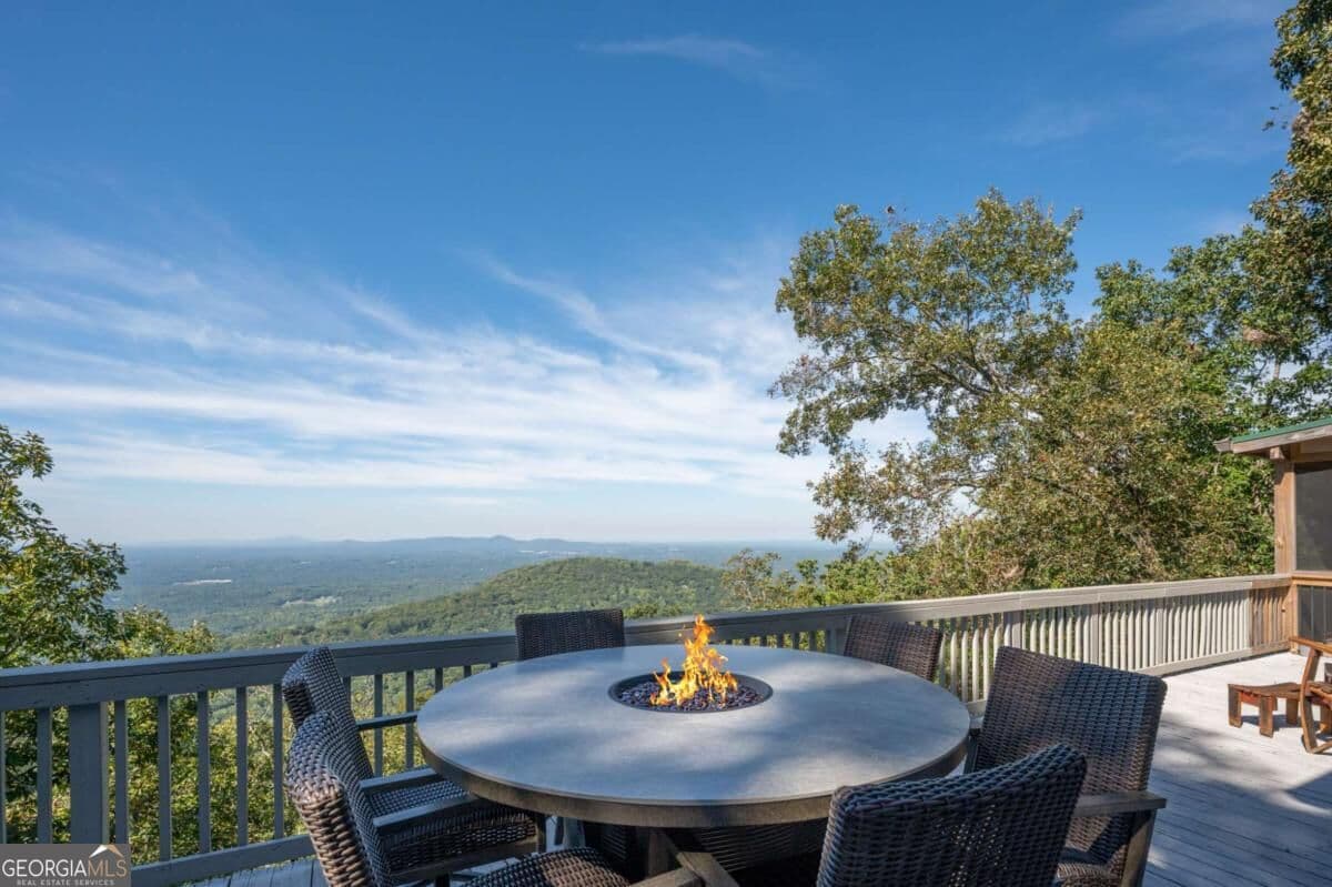 4 bedroom, 4 bathroom, 3,325 sq ft single family residence for sale at 17 Little Hendricks Point, Jasper, GA 30143 — photo 2