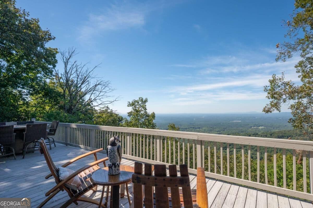 4 bedroom, 4 bathroom, 3,325 sq ft single family residence for sale at 17 Little Hendricks Point, Jasper, GA 30143 — photo 5