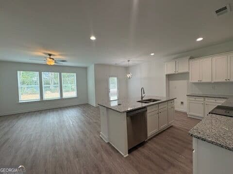 4 bedroom, 2 bathroom, 1,746 sq ft single family residence for sale at 128 Royal Tern Lane, Warner Robins, GA 31093 — photo 4