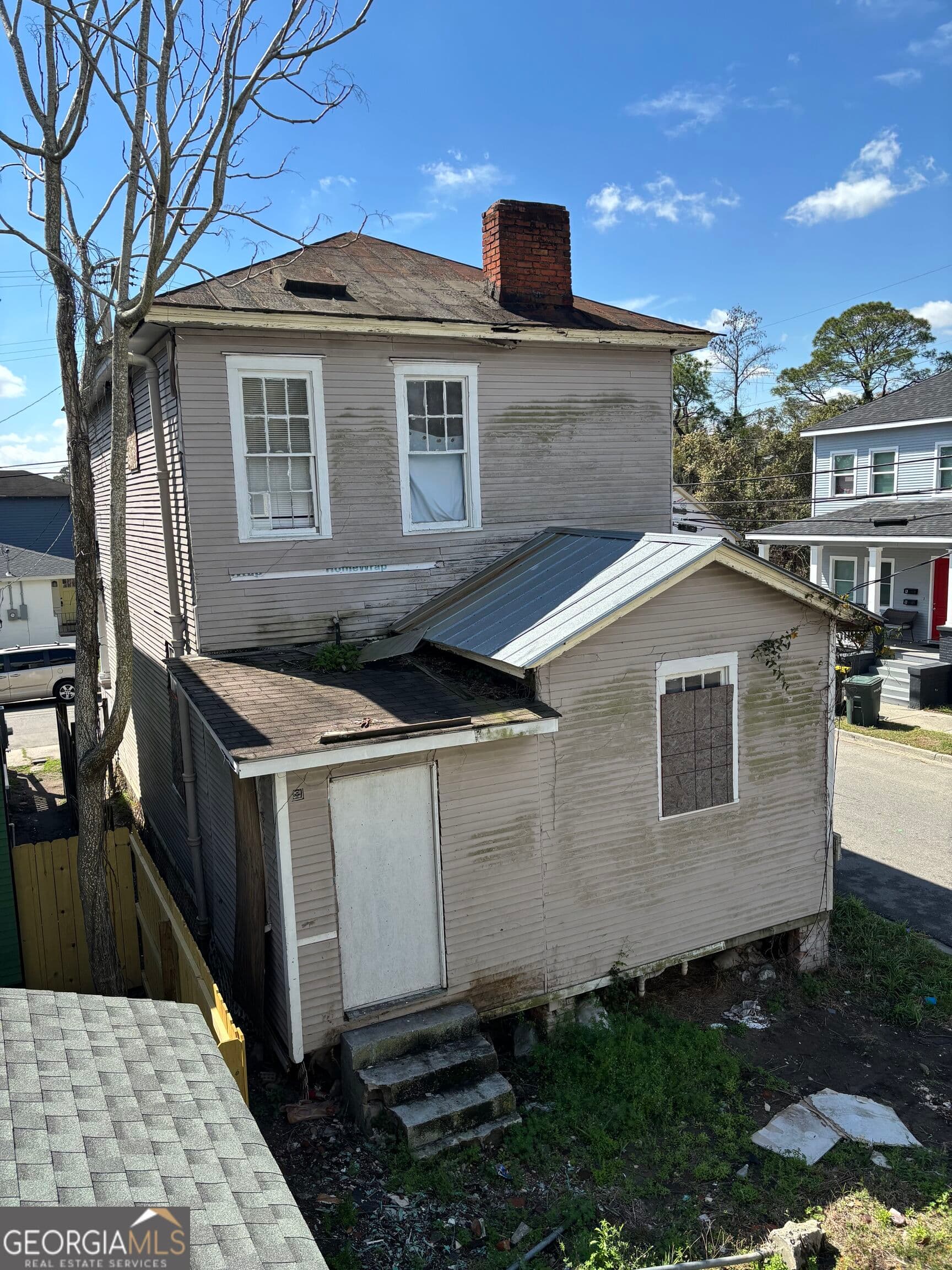 3 bedroom, 2 bathroom, 1,380 sq ft single family residence for sale at 718 W 38th Street, Savannah, GA 31415 — photo 2