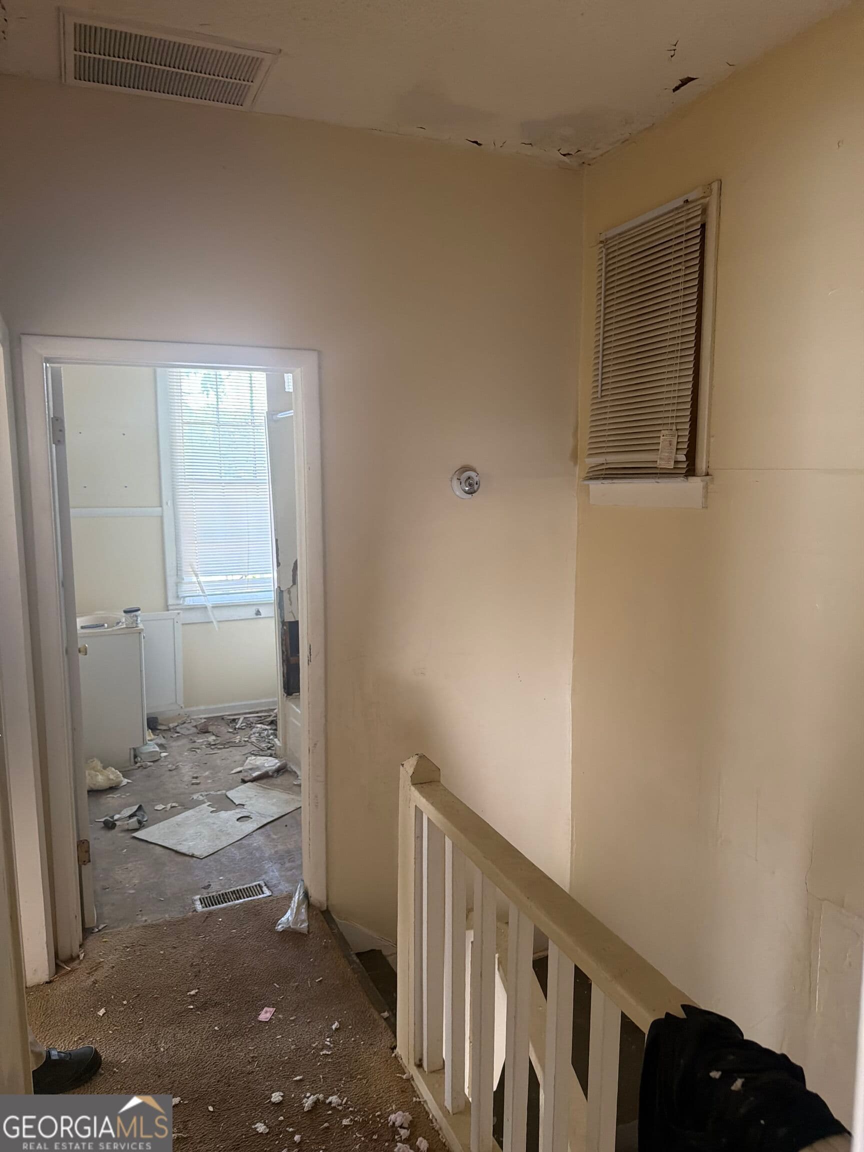 3 bedroom, 2 bathroom, 1,380 sq ft single family residence for sale at 718 W 38th Street, Savannah, GA 31415 — photo 7