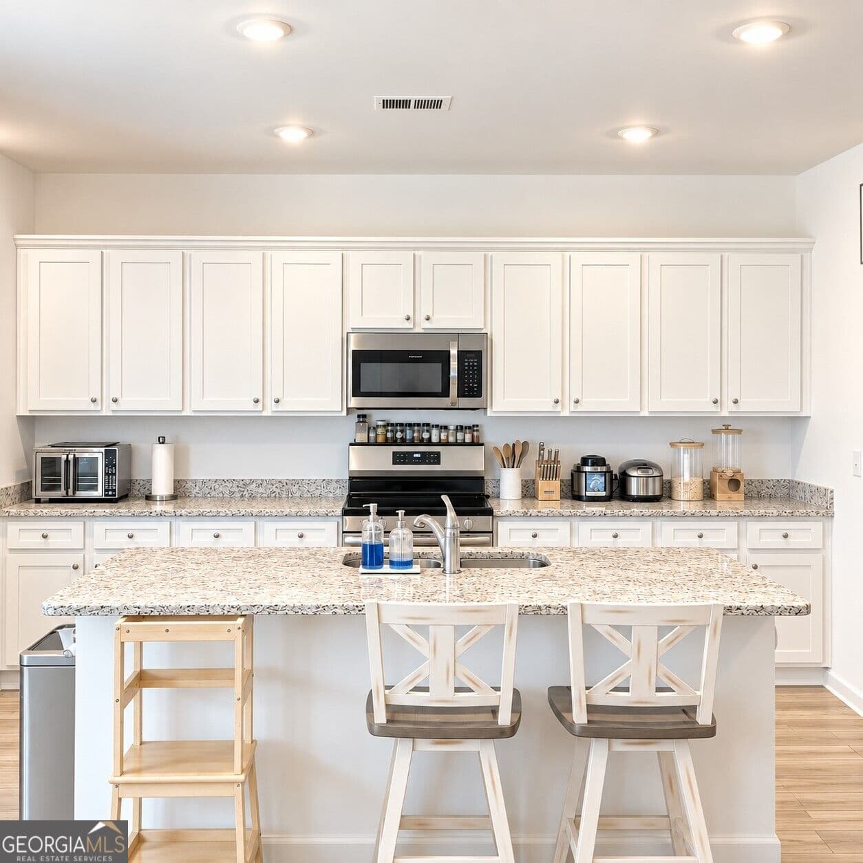 5 bedroom, 2.5 bathroom single family residence for rent at 987 Evergreen Road, Winder, GA 30680 for $2,400 a month — photo 2