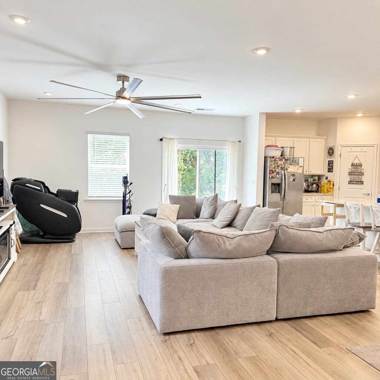 5 bedroom, 2.5 bathroom single family residence for rent at 987 Evergreen Road, Winder, GA 30680 for $2,400 a month — photo 3