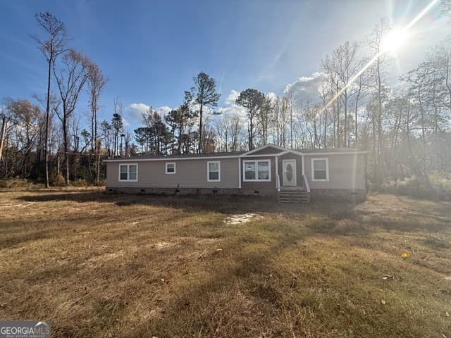 4 bedroom, 2 bathroom, 2,432 sq ft manufactured home,mobile home sold at 106 5th Avenue, Twin City, GA 30471