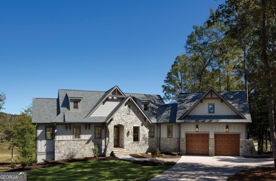4 bedroom, 3.5 bathroom, 2,946 sq ft single family residence for sale at 208A Lake Pointe Drive, Gainesville, GA 30506