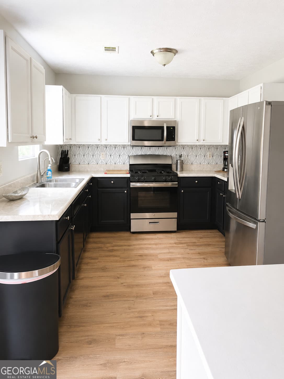 6 bedroom, 2.5 bathroom, 2,836 sq ft single family residence for sale at 6009 Riveroak Terrace, College Park, GA 30349 — photo 4