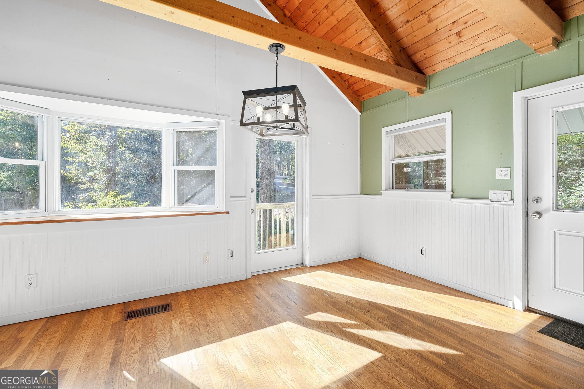 3 bedroom, 3 bathroom, 2,027 sq ft cabin,single family residence for sale at 332 Magnolia Drive, Sautee Nacoochee, GA 30571 — photo 6