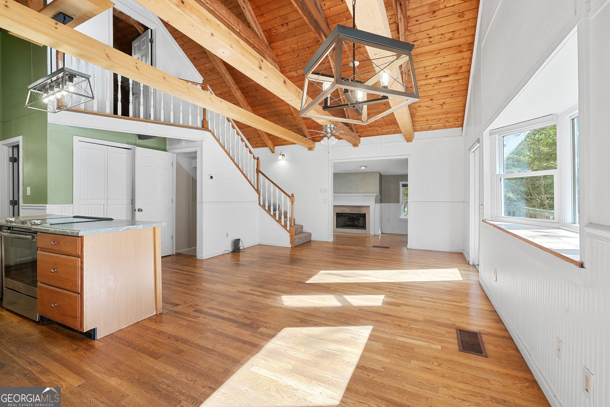 3 bedroom, 3 bathroom, 2,027 sq ft cabin,single family residence for sale at 332 Magnolia Drive, Sautee Nacoochee, GA 30571 — photo 4