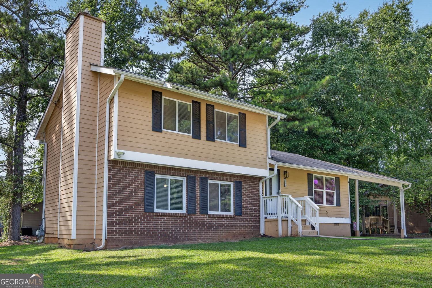 3 bedroom, 2 bathroom, 2,295 sq ft single family residence for sale at 9256 Raven Drive, Jonesboro, GA 30238 — photo 2