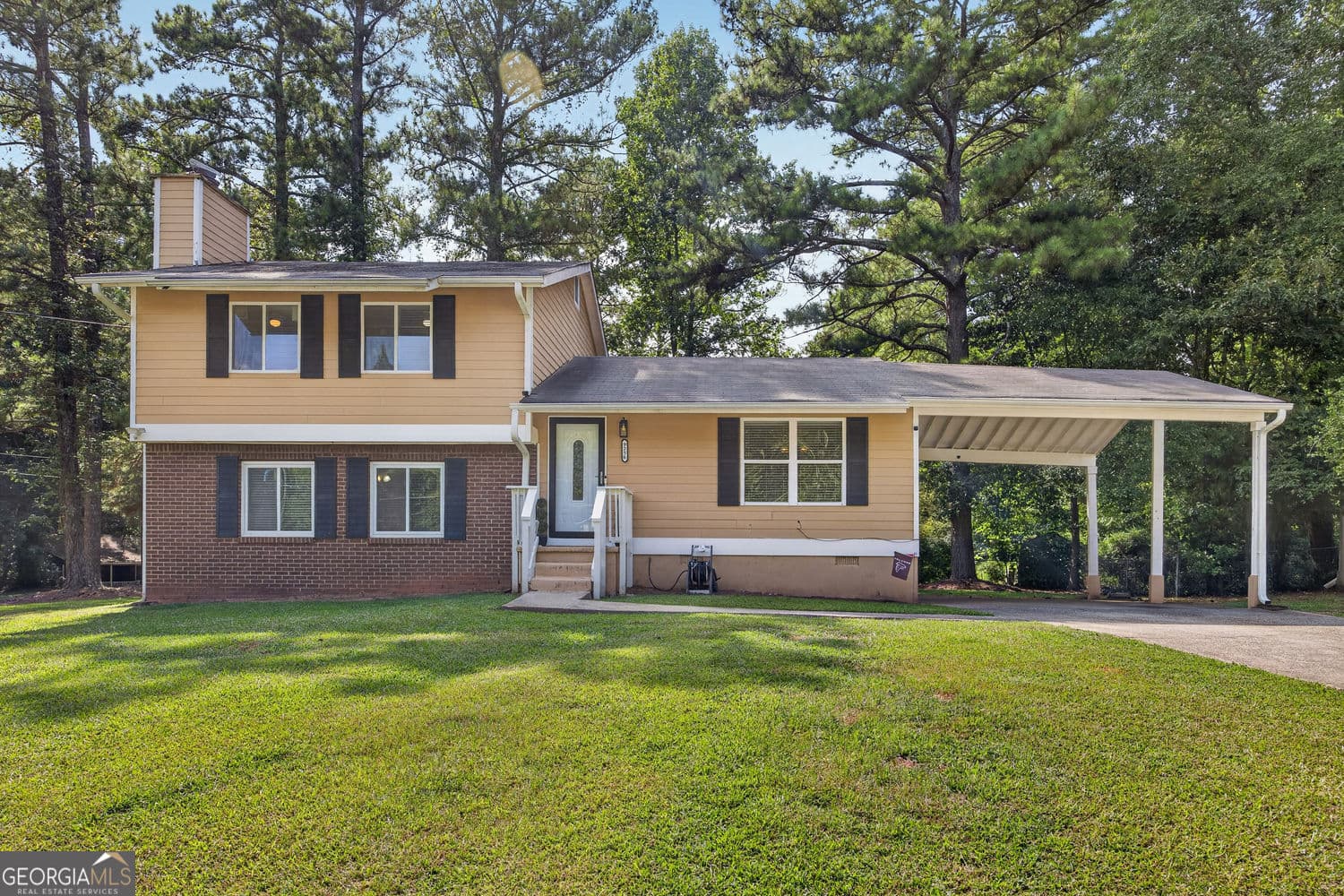 3 bedroom, 2 bathroom, 2,295 sq ft single family residence for sale at 9256 Raven Drive, Jonesboro, GA 30238 — photo 3
