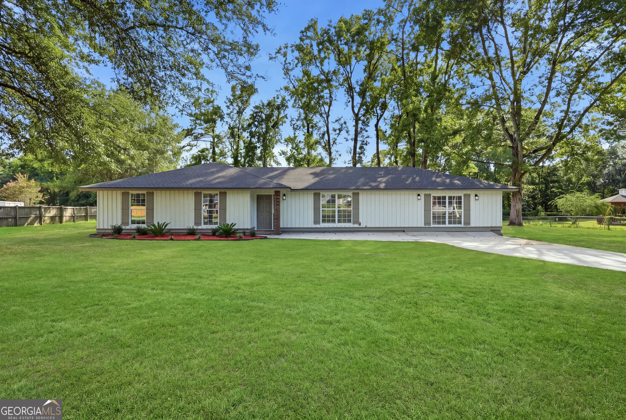 4 bedroom, 2 bathroom, 2,067 sq ft single family residence for sale at 131 Bea Road, Richmond Hill, GA 31324