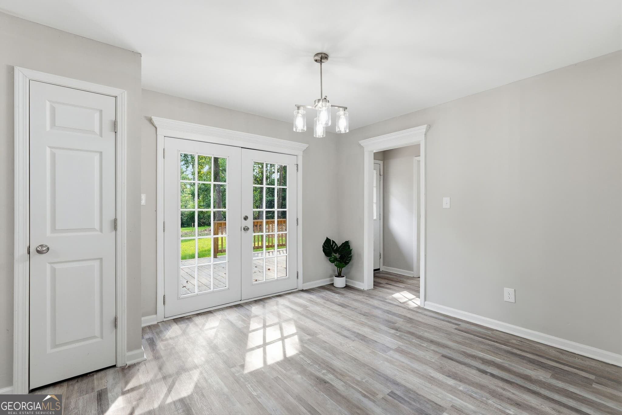 4 bedroom, 2 bathroom, 2,067 sq ft single family residence for sale at 131 Bea Road, Richmond Hill, GA 31324 — photo 5