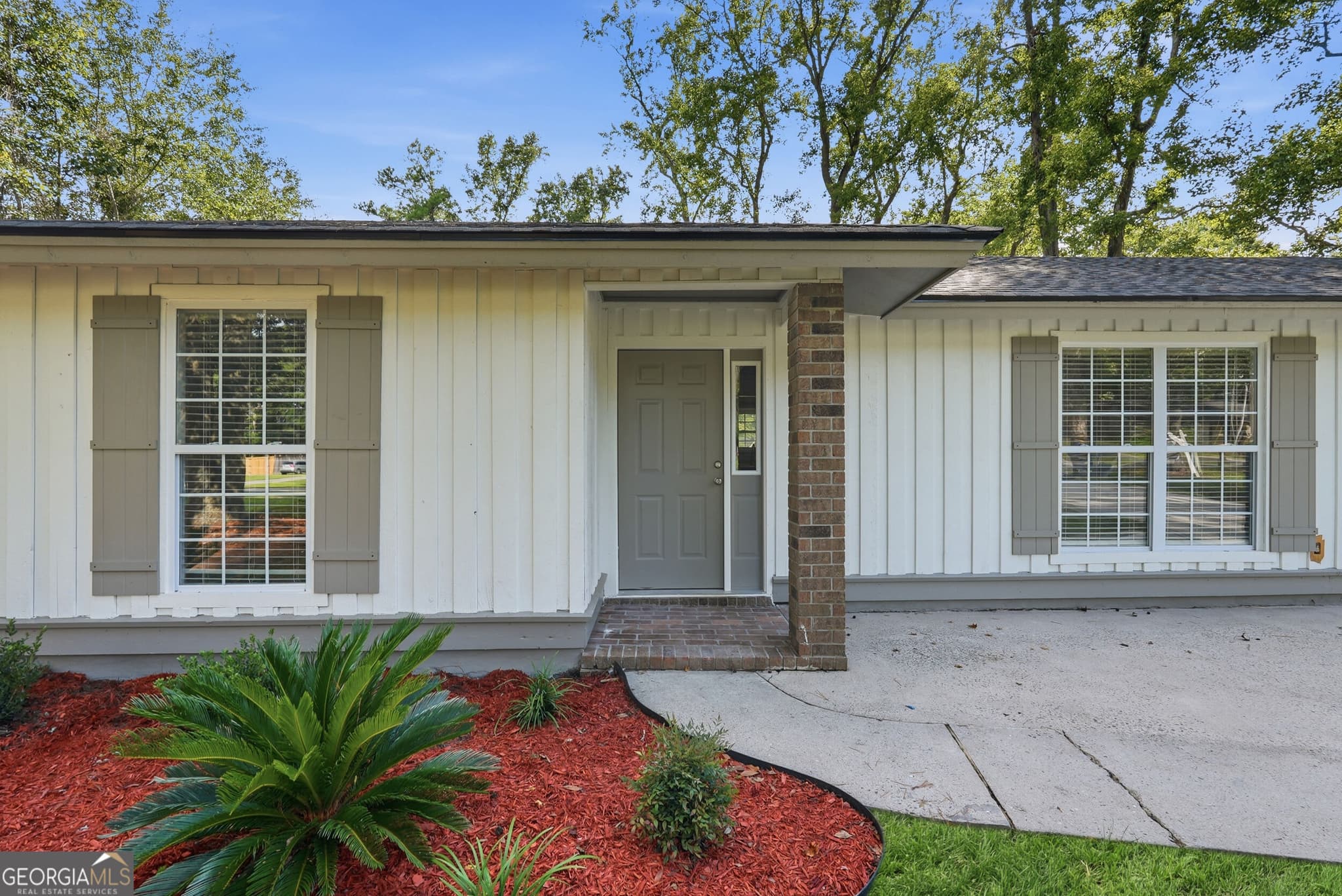 4 bedroom, 2 bathroom, 2,067 sq ft single family residence for sale at 131 Bea Road, Richmond Hill, GA 31324 — photo 4