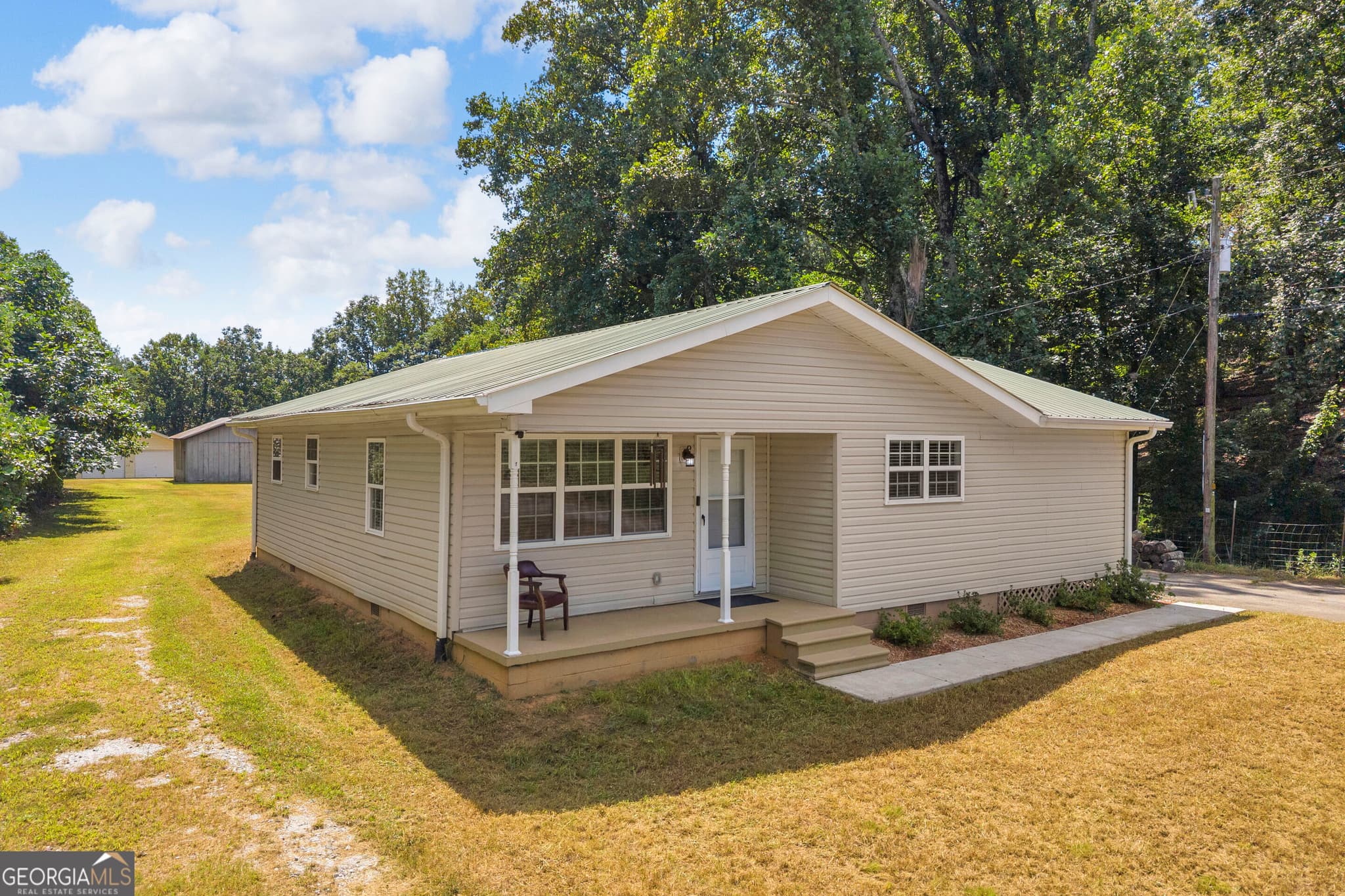 3 bedroom, 2 bathroom, 1,275 sq ft single family residence for sale at 530 Grandview Avenue, Mount Airy, GA 30563