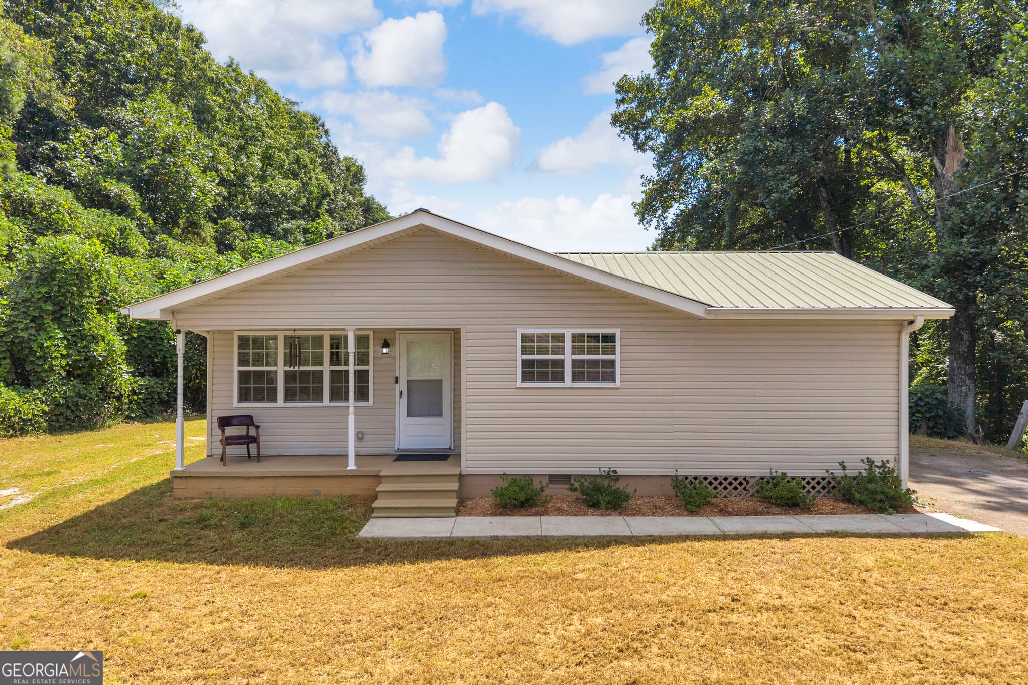 3 bedroom, 2 bathroom, 1,275 sq ft single family residence for sale at 530 Grandview Avenue, Mount Airy, GA 30563 — photo 4