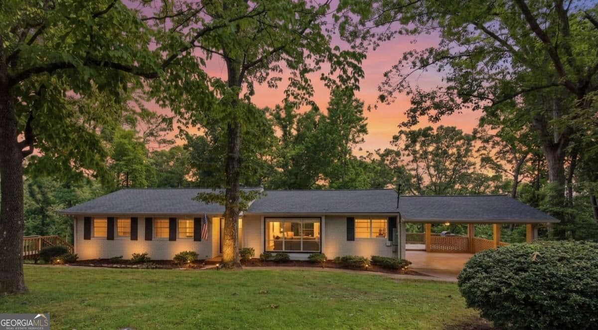 4 bedroom, 2.5 bathroom, 3,020 sq ft single family residence for sale at 2251 Skyline Drive, Gainesville, GA 30501 — photo 2