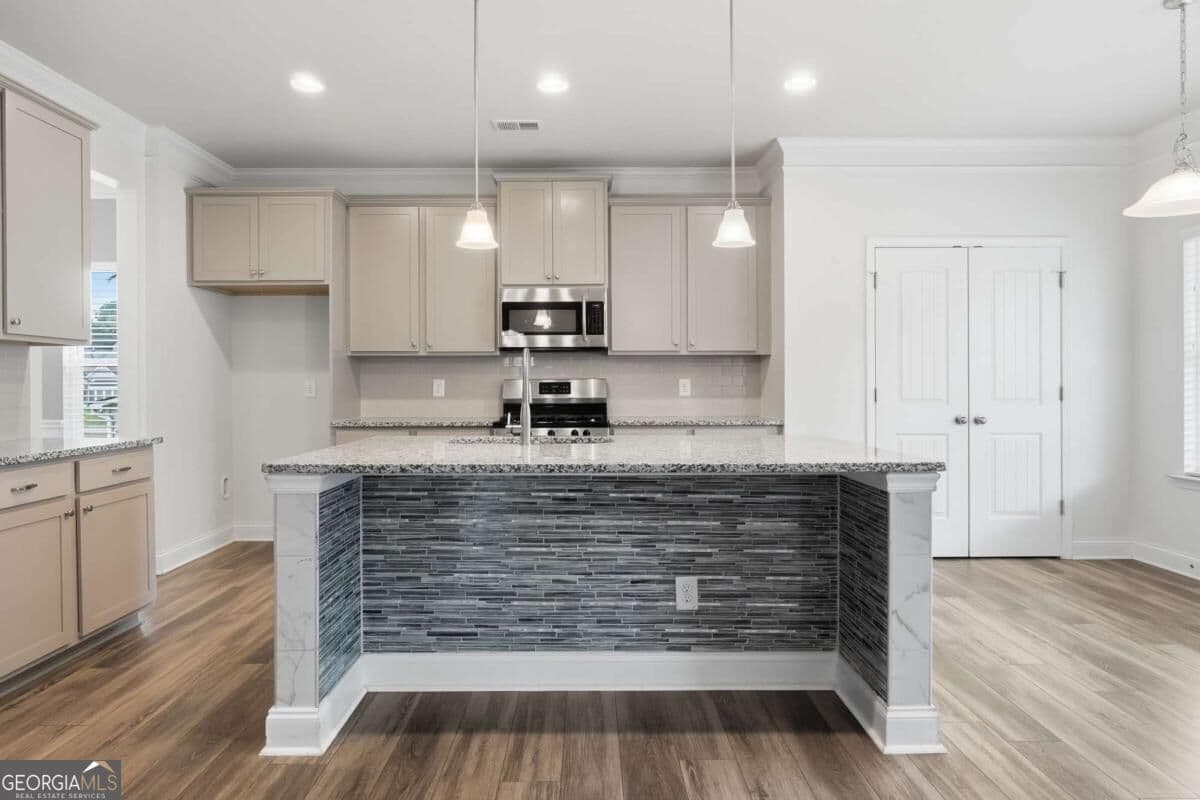 6 bedroom, 4 bathroom, 4,925 sq ft single family residence for sale at 86 Twelve Oaks Drive, Cartersville, GA 30120 — photo 6