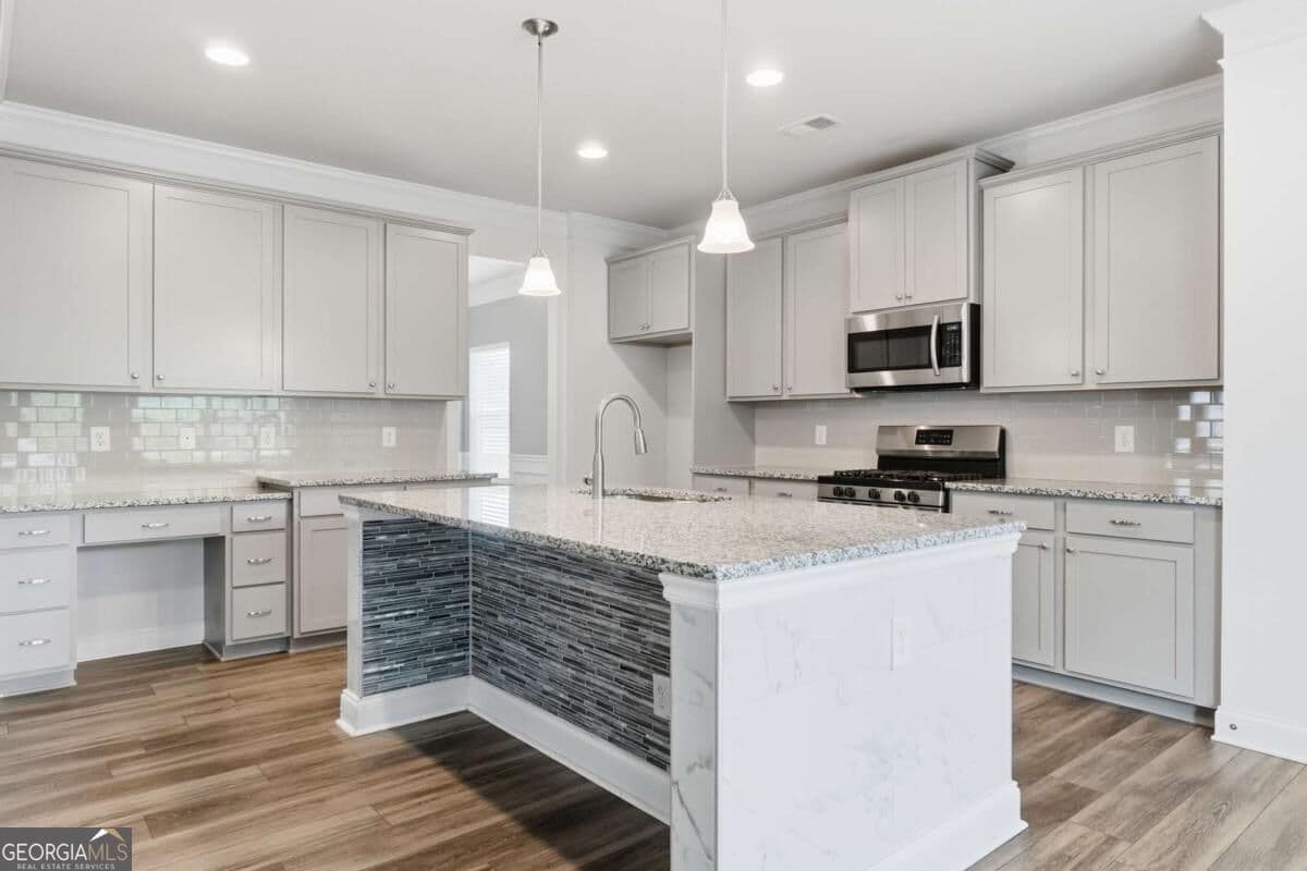 6 bedroom, 4 bathroom, 4,925 sq ft single family residence for sale at 86 Twelve Oaks Drive, Cartersville, GA 30120 — photo 7