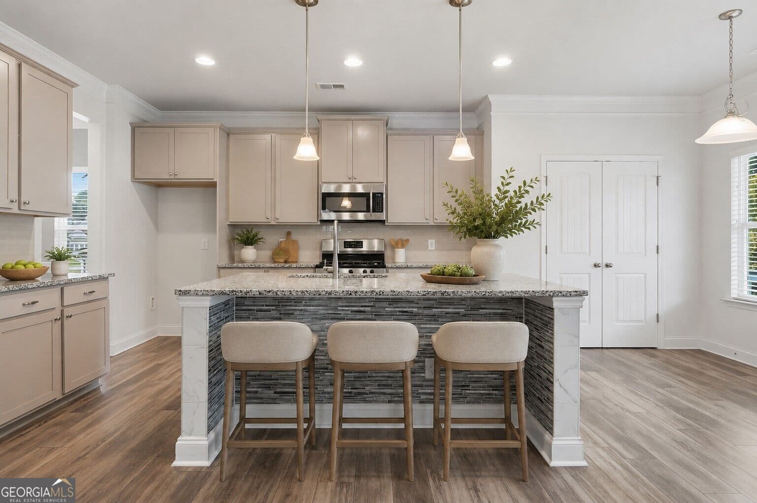6 bedroom, 4 bathroom, 4,925 sq ft single family residence for sale at 86 Twelve Oaks Drive, Cartersville, GA 30120 — photo 5