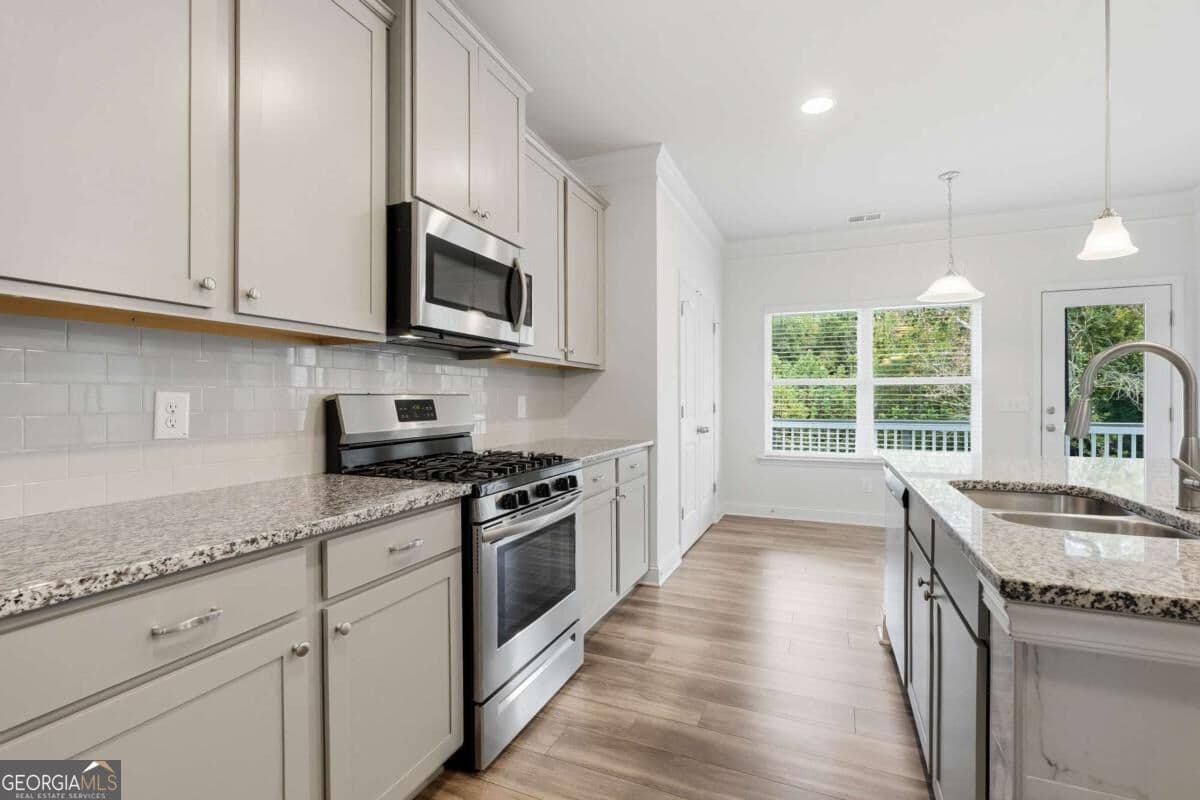 6 bedroom, 4 bathroom, 4,925 sq ft single family residence for sale at 86 Twelve Oaks Drive, Cartersville, GA 30120 — photo 9