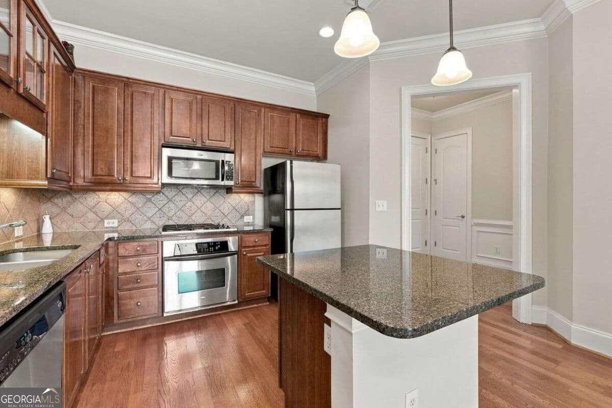 2 bedroom, 2 bathroom, 1,457 sq ft condominium for sale at 2300 Peachford Road 3410, Atlanta, GA 30338 — photo 7