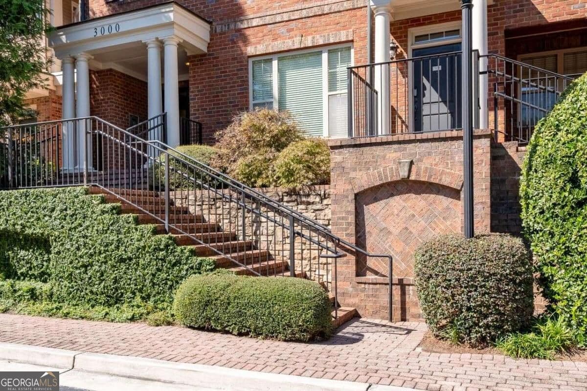 2 bedroom, 2 bathroom, 1,457 sq ft condominium for sale at 2300 Peachford Road 3410, Atlanta, GA 30338 — photo 3