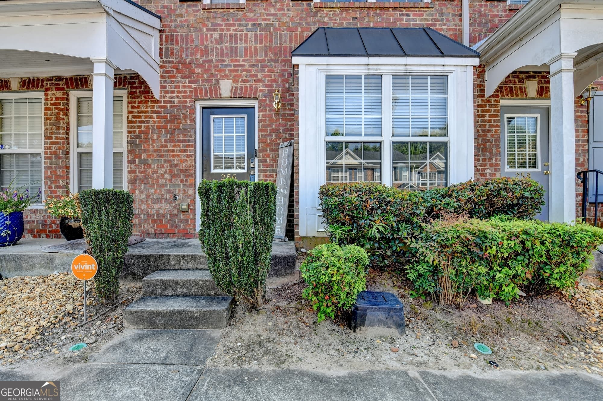 2 bedroom, 2.5 bathroom, 1,256 sq ft townhouse for sale at 256 Paden Cove Trail, Lawrenceville, GA 30044 — photo 2