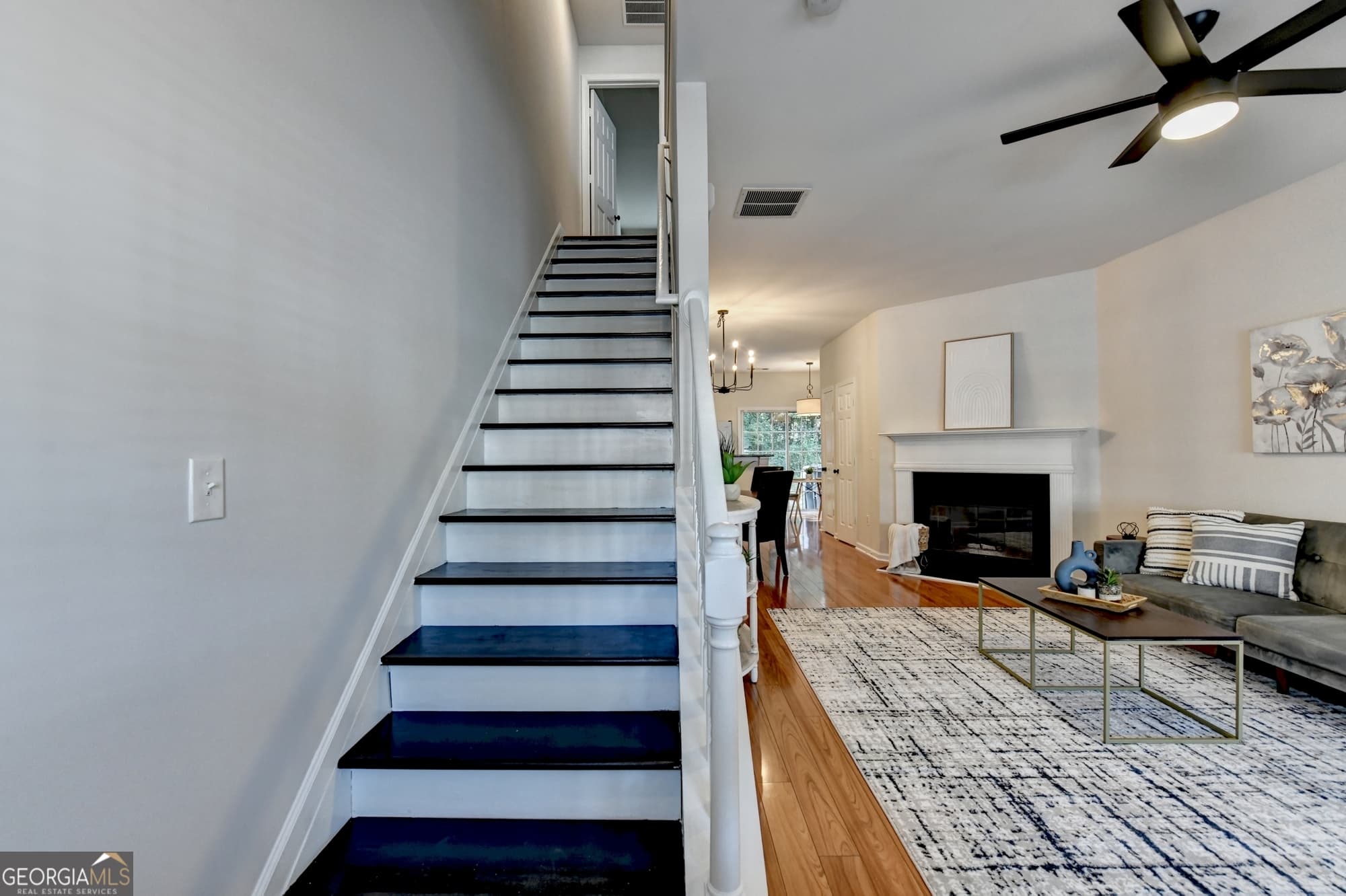 2 bedroom, 2.5 bathroom, 1,256 sq ft townhouse for sale at 256 Paden Cove Trail, Lawrenceville, GA 30044 — photo 3