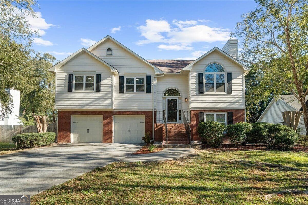 5 bedroom, 3 bathroom, 2,020 sq ft single family residence for sale at 3590 Andrea Lee Court, Snellville, GA 30039 — photo 2