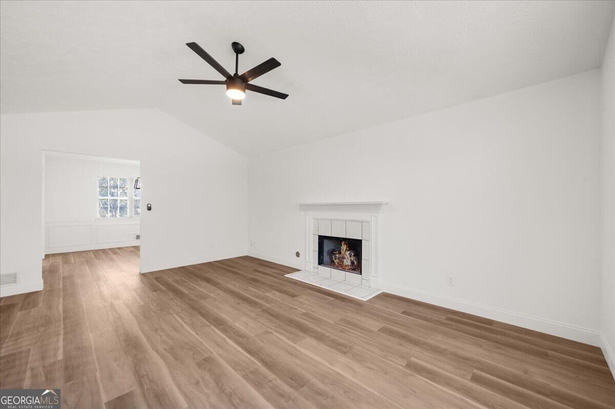 5 bedroom, 3 bathroom, 2,020 sq ft single family residence for sale at 3590 Andrea Lee Court, Snellville, GA 30039 — photo 7