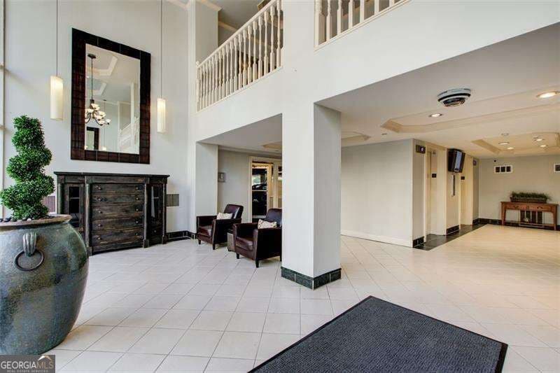 1 bedroom, 1 bathroom, 837 sq ft condominium for sale at 2479 Peachtree Road 304, Atlanta, GA 30305 — photo 2