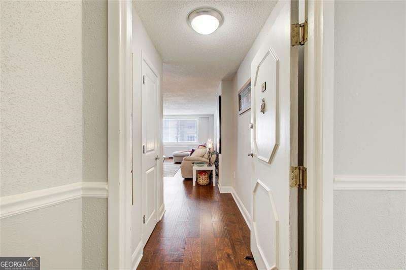 1 bedroom, 1 bathroom, 837 sq ft condominium for sale at 2479 Peachtree Road 304, Atlanta, GA 30305 — photo 3