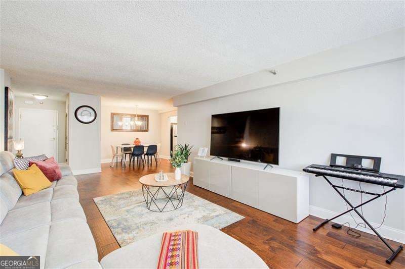 1 bedroom, 1 bathroom, 837 sq ft condominium for sale at 2479 Peachtree Road 304, Atlanta, GA 30305 — photo 5