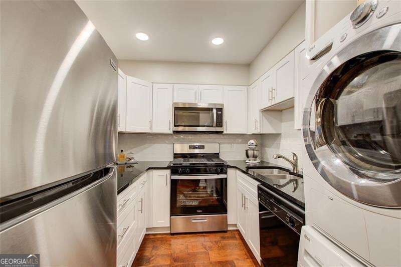1 bedroom, 1 bathroom, 837 sq ft condominium for sale at 2479 Peachtree Road 304, Atlanta, GA 30305 — photo 9