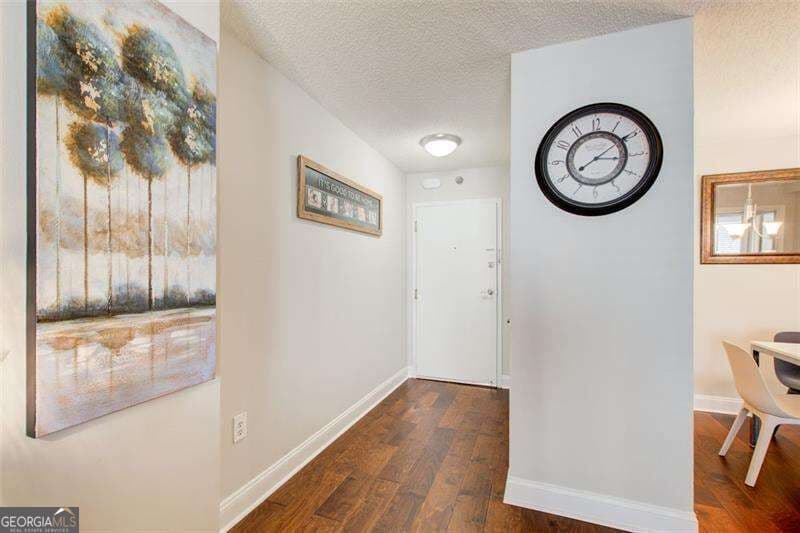 1 bedroom, 1 bathroom, 837 sq ft condominium for sale at 2479 Peachtree Road 304, Atlanta, GA 30305 — photo 4