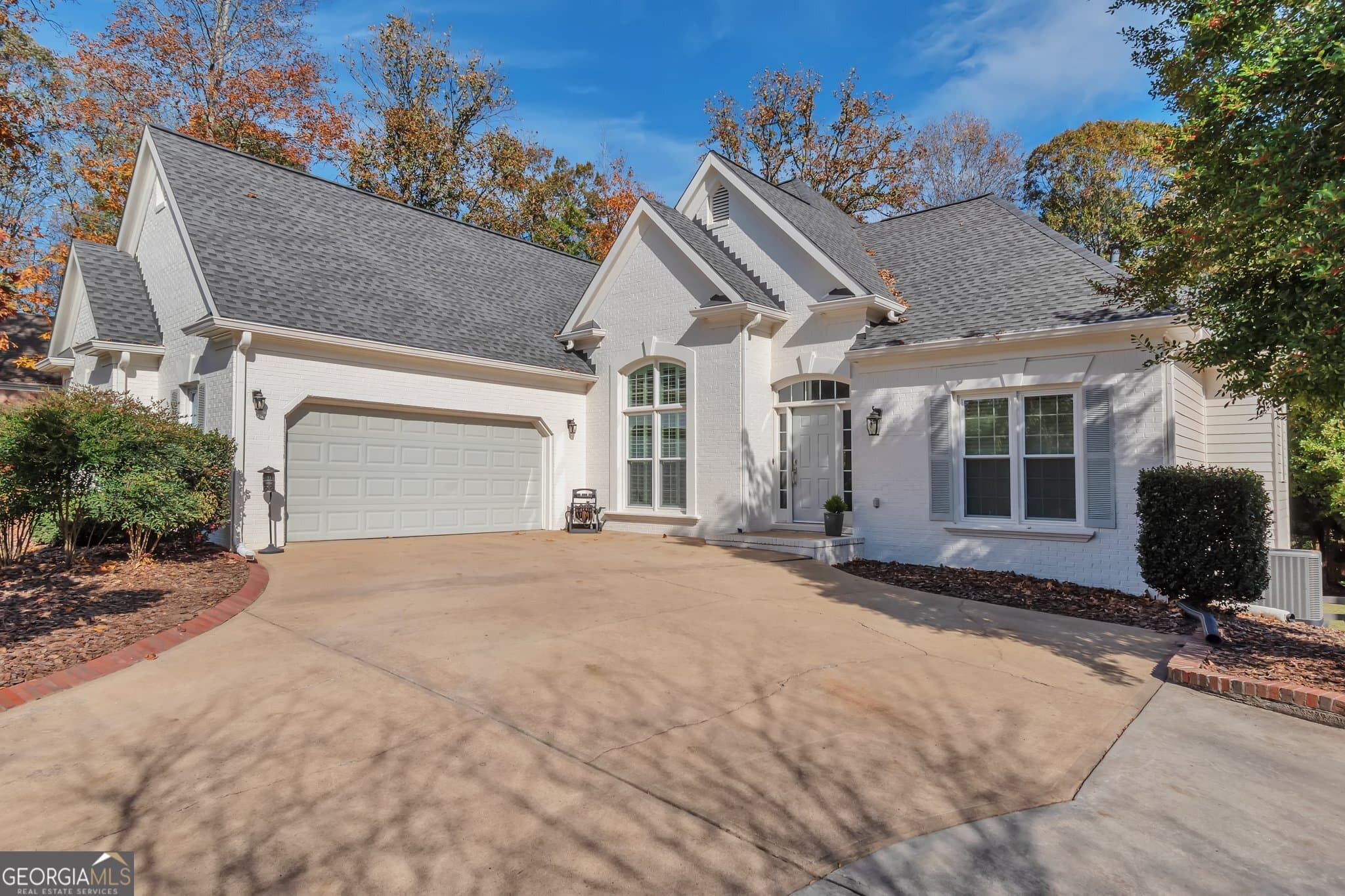 4 bedroom, 3.5 bathroom, 4,566 sq ft single family residence sold at 5070 Oakmont Bend Drive, Alpharetta, GA 30004