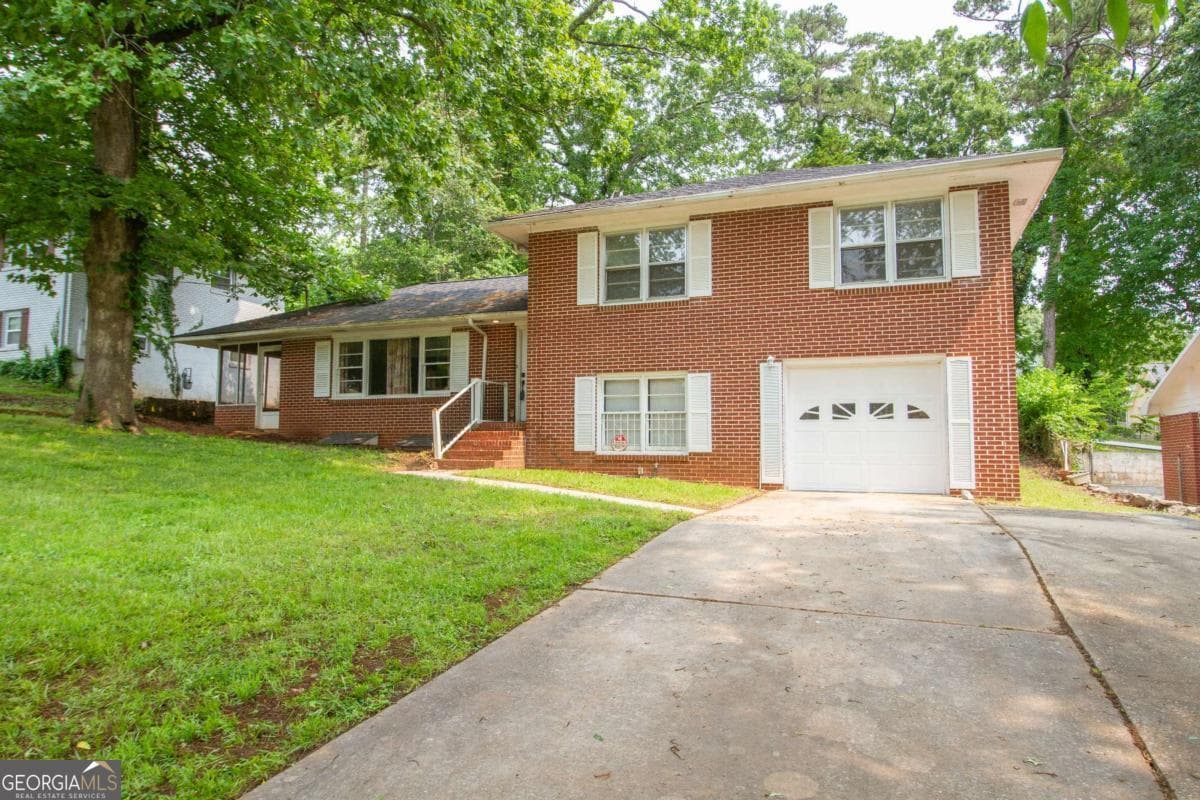3 bedroom, 2.5 bathroom, 1,780 sq ft single family residence for sale at 1558 BOULDERWOODS Drive, Atlanta, GA 30316 — photo 2