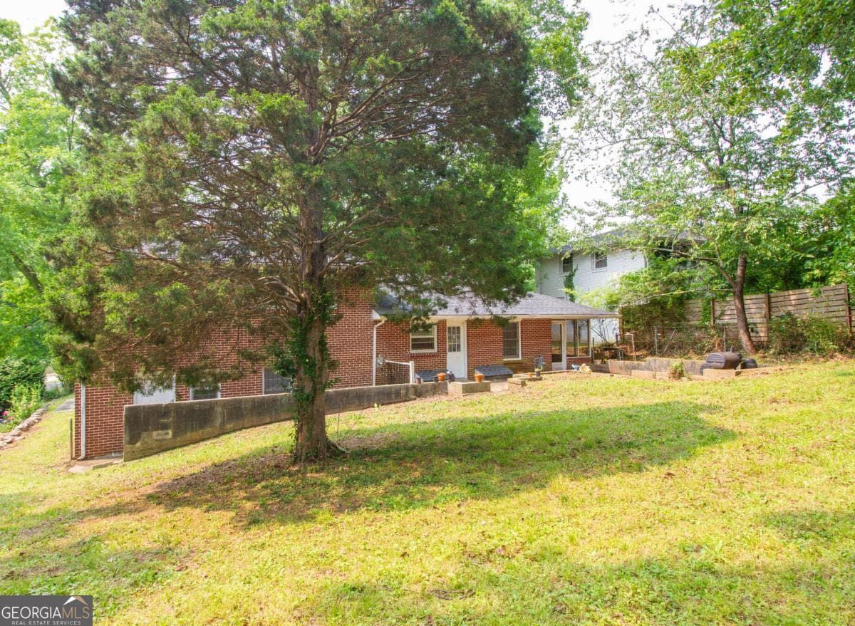 3 bedroom, 2.5 bathroom, 1,780 sq ft single family residence for sale at 1558 BOULDERWOODS Drive, Atlanta, GA 30316 — photo 5