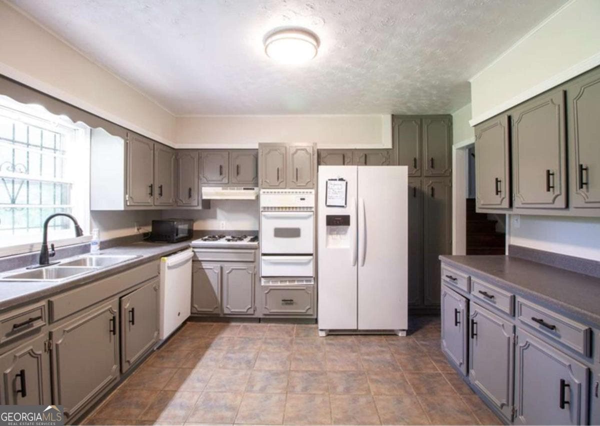 3 bedroom, 2.5 bathroom, 1,780 sq ft single family residence for sale at 1558 BOULDERWOODS Drive, Atlanta, GA 30316 — photo 10