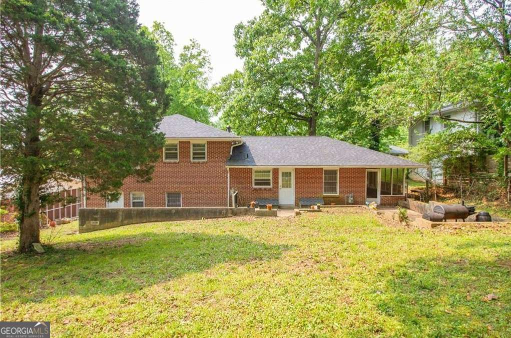 3 bedroom, 2.5 bathroom, 1,780 sq ft single family residence for sale at 1558 BOULDERWOODS Drive, Atlanta, GA 30316 — photo 4