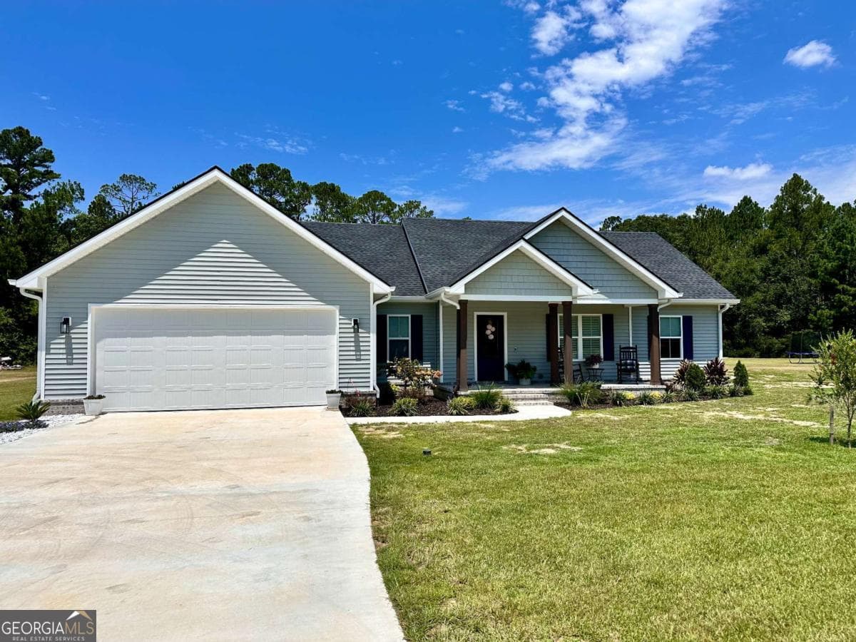 3 bedroom, 3 bathroom, 1,621 sq ft single family residence sold at 6435 Youmans Chapel Road, Blackshear, GA 31516
