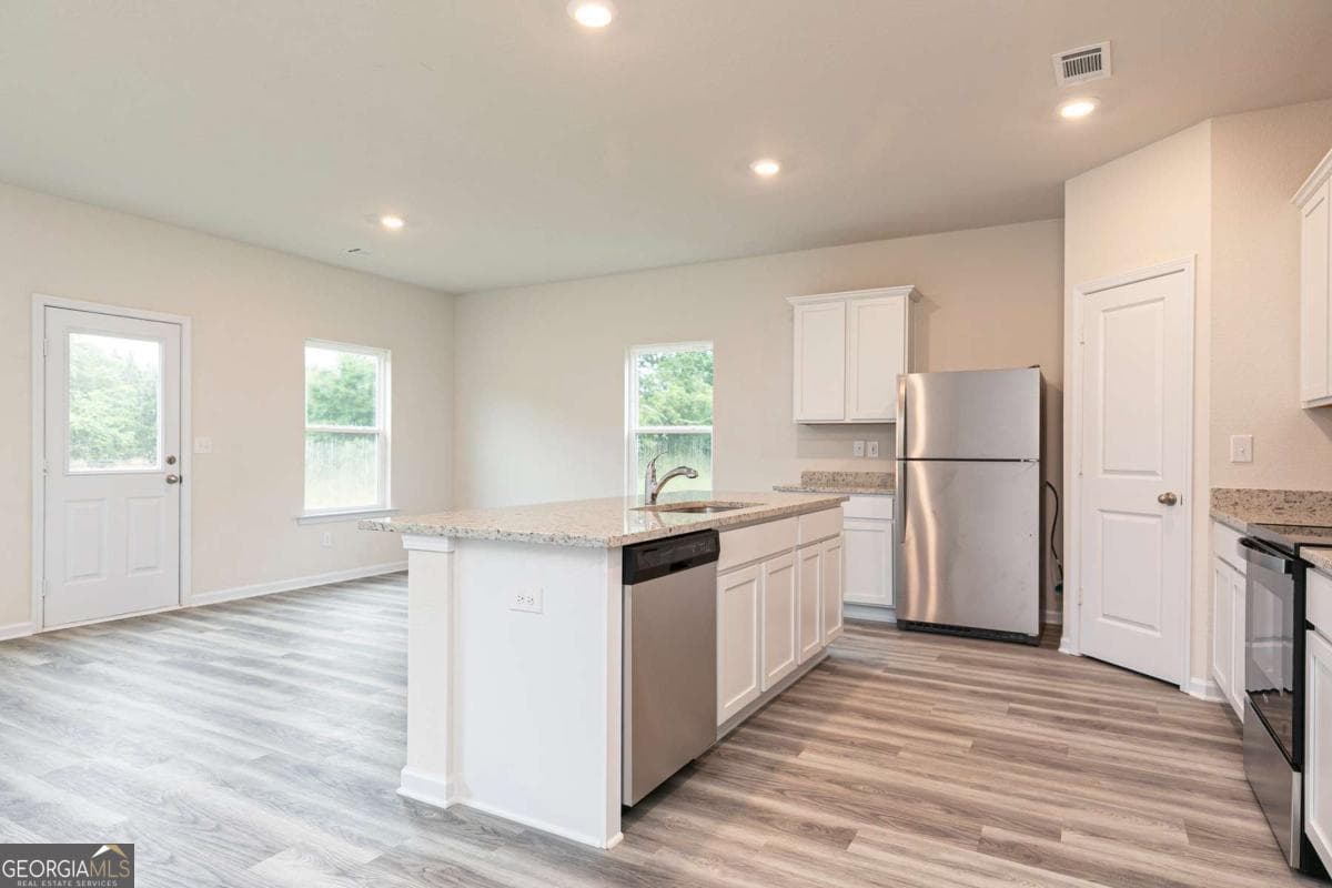 4 bedroom, 2.5 bathroom, 1,967 sq ft single family residence for sale at 410 Prescott Way, Villa Rica, GA 30180 — photo 2